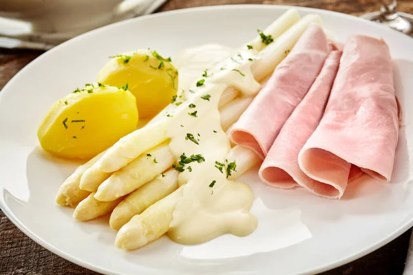 Tasty White Asparagus Spears Creamy Mayonnaise Seasoned Fresh Coriander Thinly — Stock Photo, Image