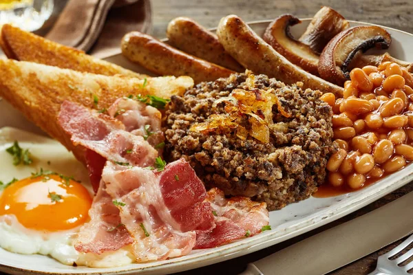Desayuno Completo Campo Escocés Con Haggis Tocino Huevo Frito Champiñones — Foto de Stock