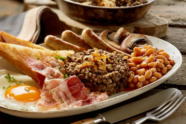 Desayuno Tradicional Campo Escocés Con Haggis Servidos Con Huevo Frito — Foto de Stock