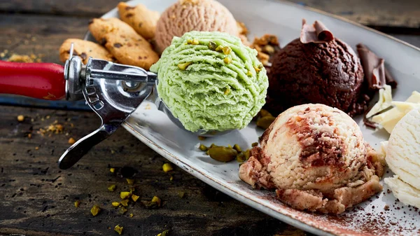 Close Still Life Serving Scoop Pistachio Flavored Ice Cream Platter — Zdjęcie stockowe