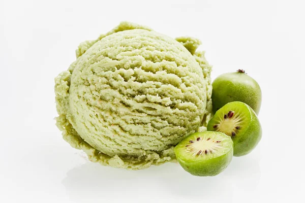 Scoop Grön Glass Med Frukt Smak Och Härdig Kiwifrukt Avsnittet — Stockfoto