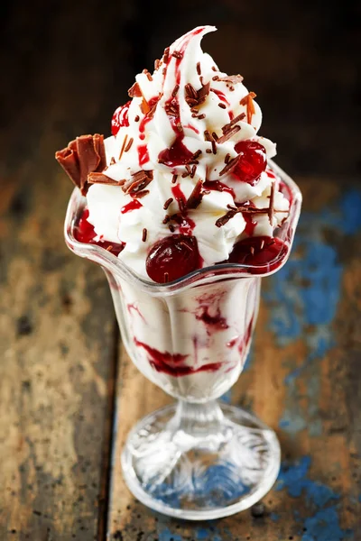 Tasty Vanilla Ice Cream Maraschino Cherries Fruit Syrup Topped Whipped — Stock Photo, Image