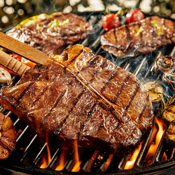 Tasty Marinated Bone Steak Barbecuing Fire Amongst Assorted Meats Garlic — Stock Photo, Image