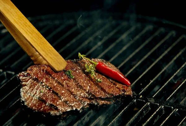 Portion Hot Spicy Beef Steak Grilling Bbq Garnished Whole Red — Stock Photo, Image