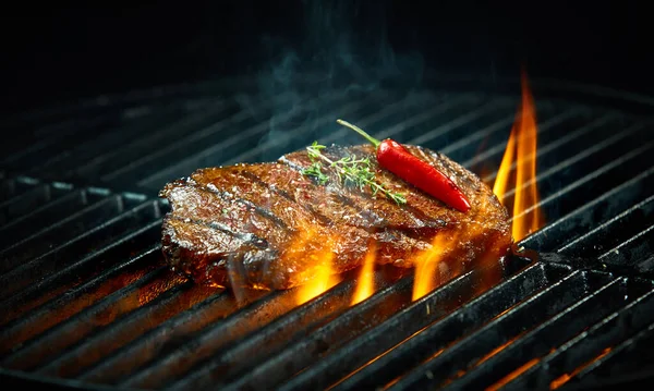 Hot Spicy Chili Steak Grilling Summer Barbecue Flaming Hot Coals — Stock Photo, Image