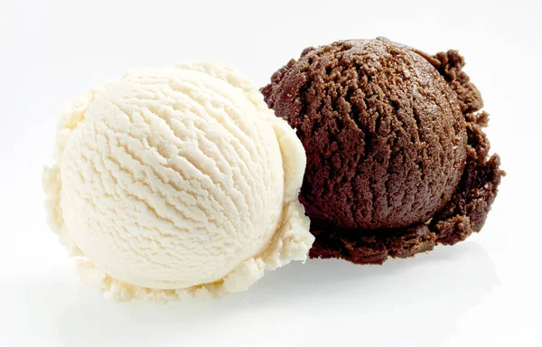 Кульки Ванілі Шоколадного Морозива Крупним Планом Ізольовані Білому Тлі — стокове фото