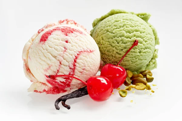 Close Still Life Scoop Cherry Vanilla Pistachio Ice Cream Інгредієнтами — стокове фото