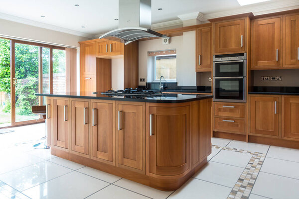 Интерьер Kithcne с рабочей поверхностью острова