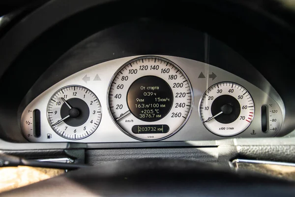 Beautiful dashboard of an expensive used car — Stock Photo, Image