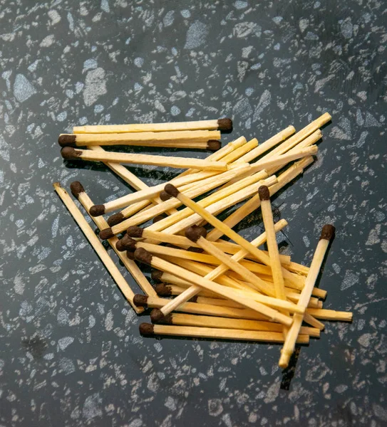 A small pile of matches scattered on the table. — Stock Photo, Image