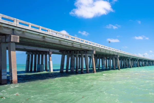 Carretera Puente Hormigón Través Agua Mar Turquesa Florida Agua Verde — Foto de Stock