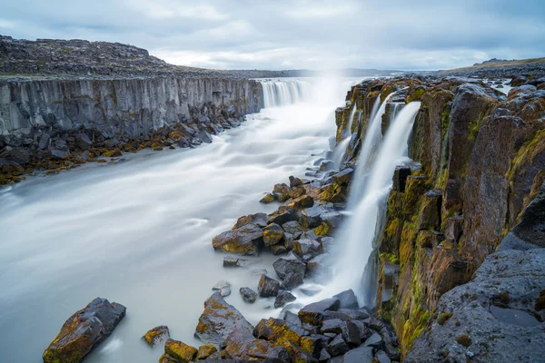 Dlouhé Vystavení Selfoss Vodopádu Islandu Oblačného Deštivého Dne Divoká Řeka — Stock fotografie