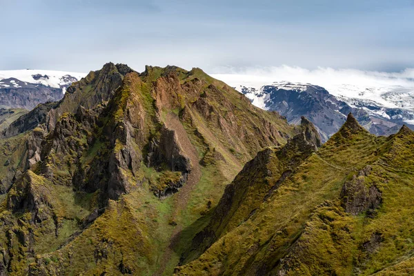 Bir Yaz Günü Arka Planda Buzul Olan Bir Volkan Myrdalsjokull — Stok fotoğraf