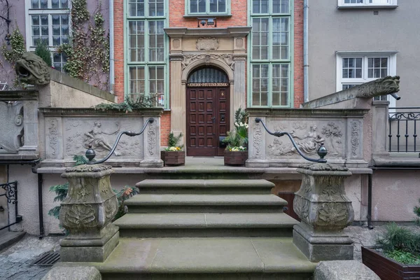 Oud Stadshuis Met Traditionele Deur Kunstzinnige Trappen Noordelijke Stijl Streers — Stockfoto