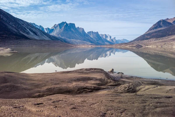 Picos Rocha Granítica Refletem Nas Águas Lago Glacier Remoto Vale — Fotografia de Stock