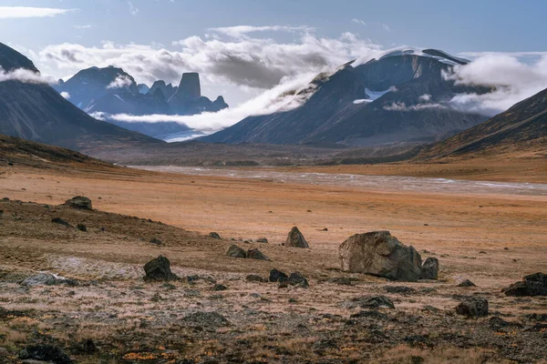 Coruja Rio Cama Perto Asgard Passagem Akshayuk Nunavut Bela Paisagem — Fotografia de Stock