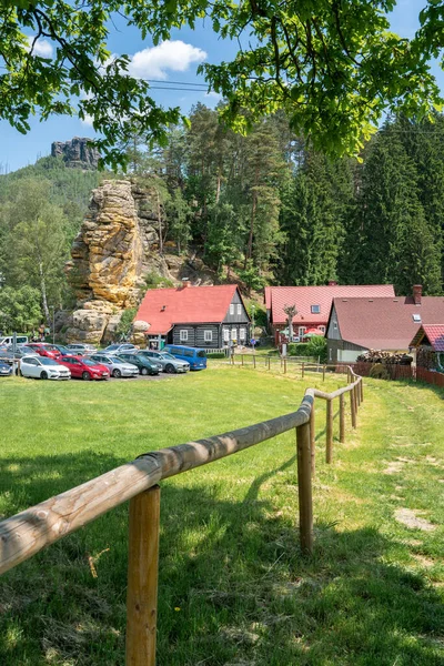 Jetrichovice Tsjechië 2021 Zonnige Zomerdag Rotsachtig Dorp Boheems Zwitserland — Stockfoto