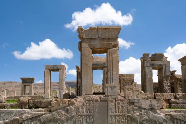 İran 'ın antik Persepolis şehrinin kalıntıları, heykelleri ve duvar resimleri. Antik Pers İmparatorluğunun en ünlü kalıntıları..