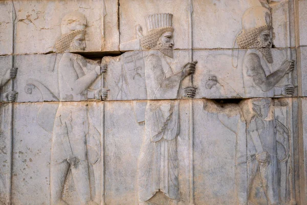 İran 'ın antik Persepolis şehrinin kalıntıları, heykelleri ve duvar resimleri. Antik Pers İmparatorluğunun en ünlü kalıntıları.. — Stok fotoğraf