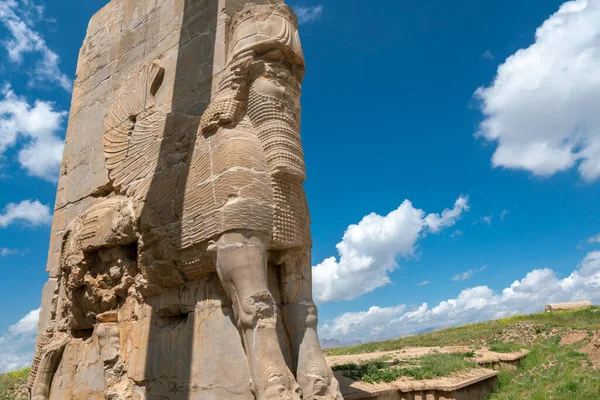 Ruínas, estátuas e murais da antiga cidade persa de Persépolis, no Irã. Restos mais famosos do antigo império persa. — Fotografia de Stock
