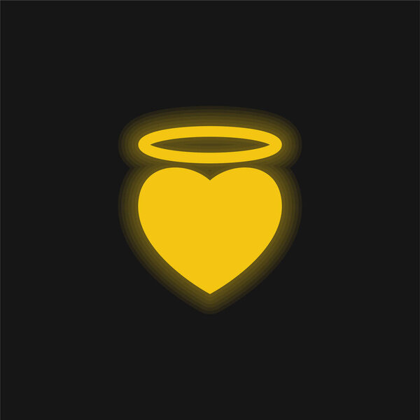 Сердце ангела с желтым неоновым значком в перчатках