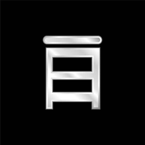 Серебристая металлическая икона в спальне