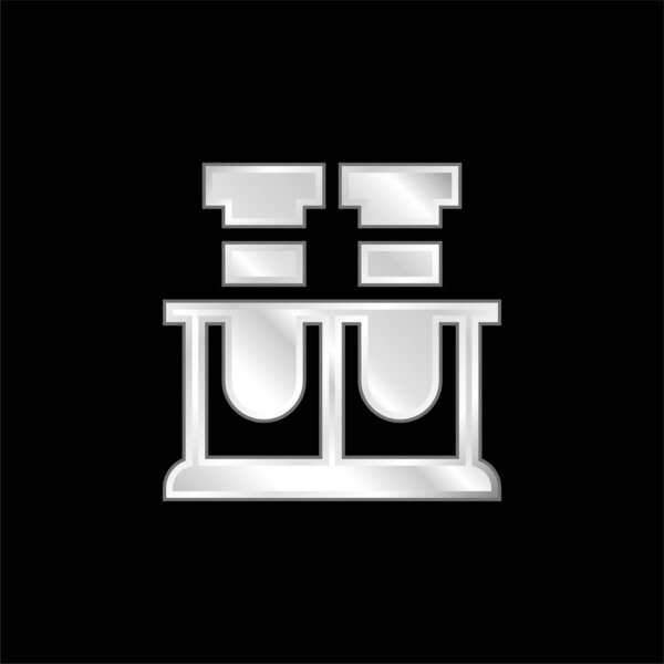 Серебристый металлический значок