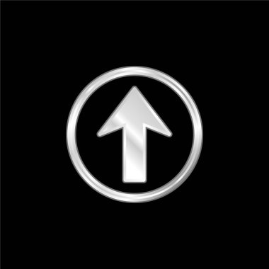 Daire şeklinde gümüş kaplama metalik bir simgede yukarı ok