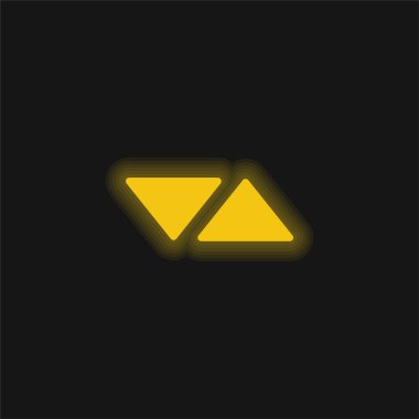 Karşıt Kenarlara Gösteren Oklar Üçgenleri Sarı Parlayan Neon simgesi
