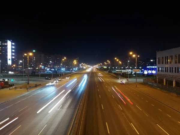 Traces Headlights Cars Night Avenue Shot Long Exposure — Stock Photo, Image