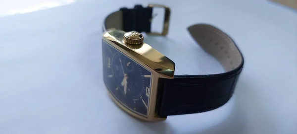 Cronografo Oro Uomo Con Quadrante Nero Cinturino Pelle Nera Trova — Foto Stock