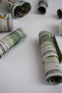 Amerikan banknotları fotokopi alanı olan bir beyaz üzerine yakın plan. Para geçmişi. Seçici odak.