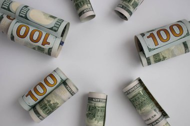 Güneş şeklinde 100 Amerikan doları..