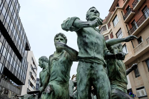Stierlauf Denkmal Pamplona Mit Gebäude Dahinter Spanien Urlaub — Stockfoto