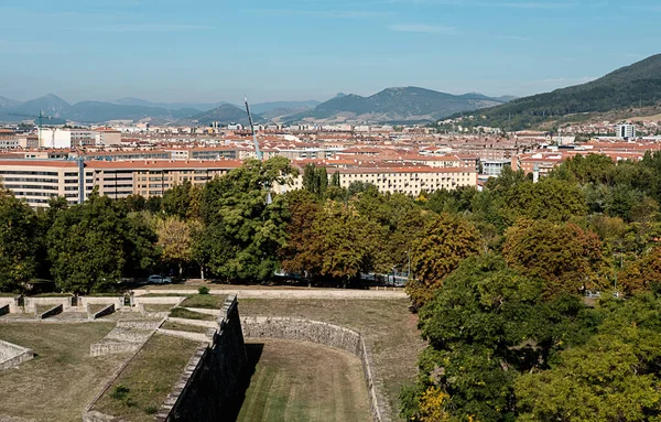 Pamplona Old City Walls Mountains Modern Houses Background Cityscape —  Fotos de Stock