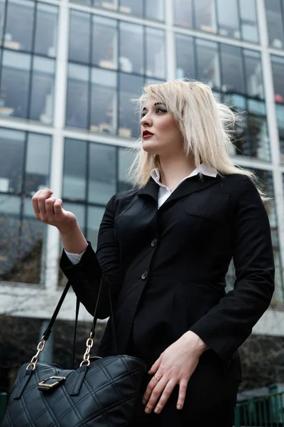 Retrato Estilo Vida Una Joven Mujer Negocios Entorno Financiero Londres —  Fotos de Stock