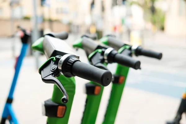 Grupo Scooters Estacionados Calle Londres Acércate Concepto Ecológico — Foto de Stock