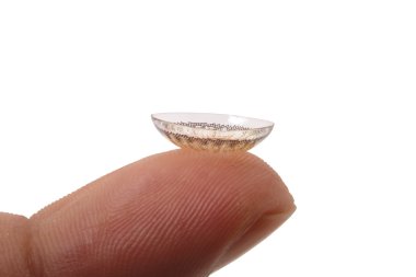 Kontakt lens işaret parmağı