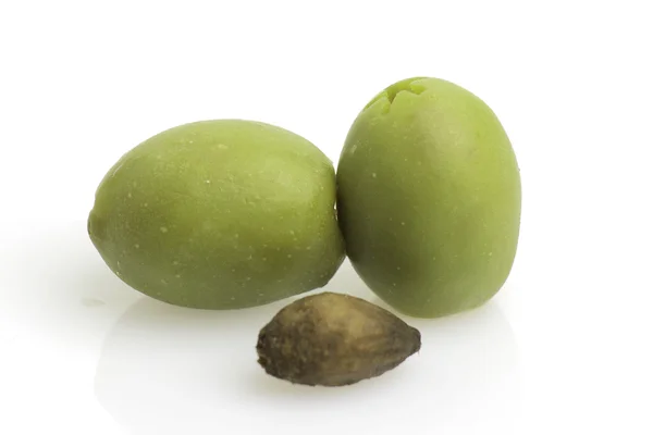 Olive su sfondo bianco — Foto Stock