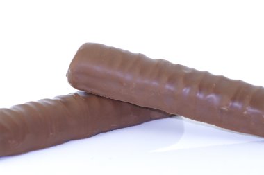 Beyaz arkaplanda çikolata