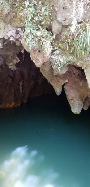 Took Picture Cave Blue River Flows — Stock Photo, Image