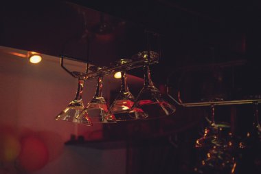 farklı kokteyller veya meyve ile süslenmiş longdrinks