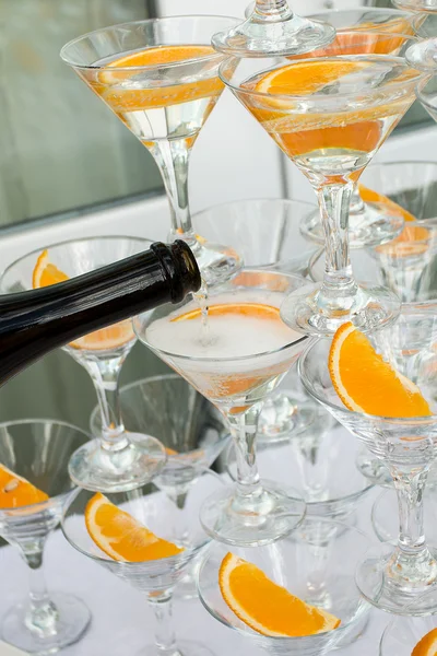 Piramis pezsgő martini szemüveg — Stock Fotó
