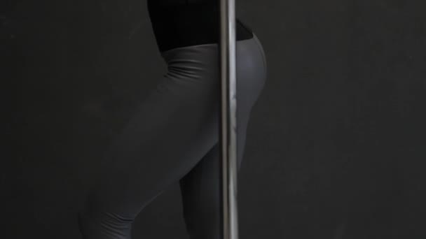 Flexible woman dancing on pole in studio — Stock Video