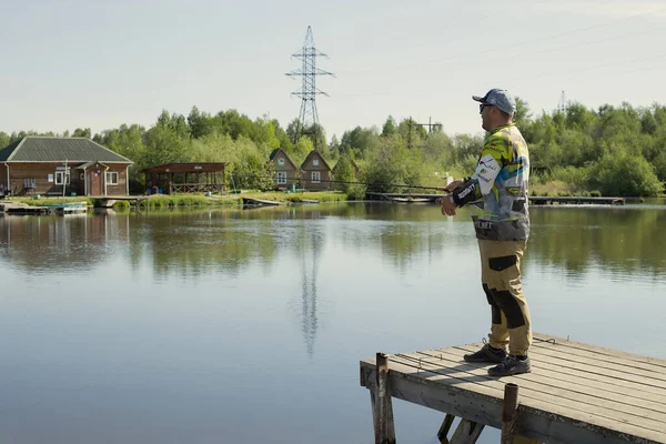 Fiskespö Sjö Fiskare Män Sport Sommar Locka Solnedgång Vatten Utomhus — Stockfoto