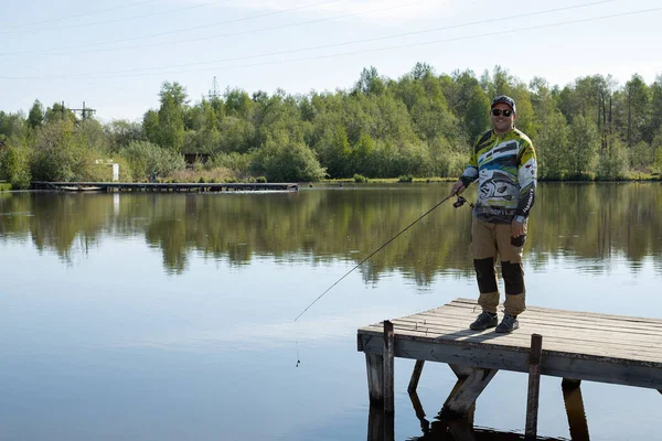 Vara Pesca Lago Pescador Homens Esporte Verão Isca Pôr Sol — Fotografia de Stock