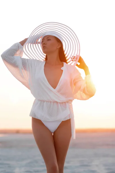 Sensual Young Model Wearing White Bikini Shirt Elegant Hat Standing — Stock Photo, Image