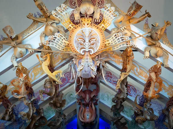 Yeni Zelanda 'nın Kuzey Adası' nda çekilen Maori süslemeleri ve sanatının görüntüsü