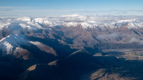 Hory se sněhovými čepicemi, Letecký záběr jižního Alp z Queenstownu, Nový Zéland — Stock fotografie