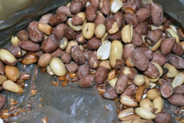 Hindistan 'da tuzla kavrulmuş fıstık, tuzlanmış fıstık, kavrulmuş fıstık.